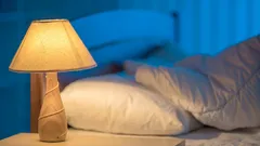 Des yeux « en mode jour » le soir ? Une erreur d’éclairage ruine le sommeil